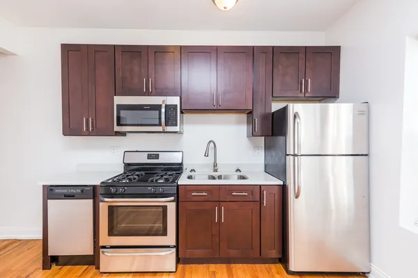 $1,450 | 4044 North Milwaukee Avenue, Unit 2, Chicago, IL 60641