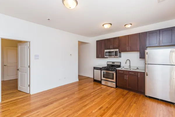 $1,450 | 4044 North Milwaukee Avenue, Unit 2, Chicago, IL 60641