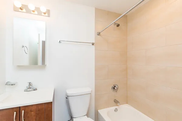 $1,450 | 4044 North Milwaukee Avenue, Unit 2, Chicago, IL 60641