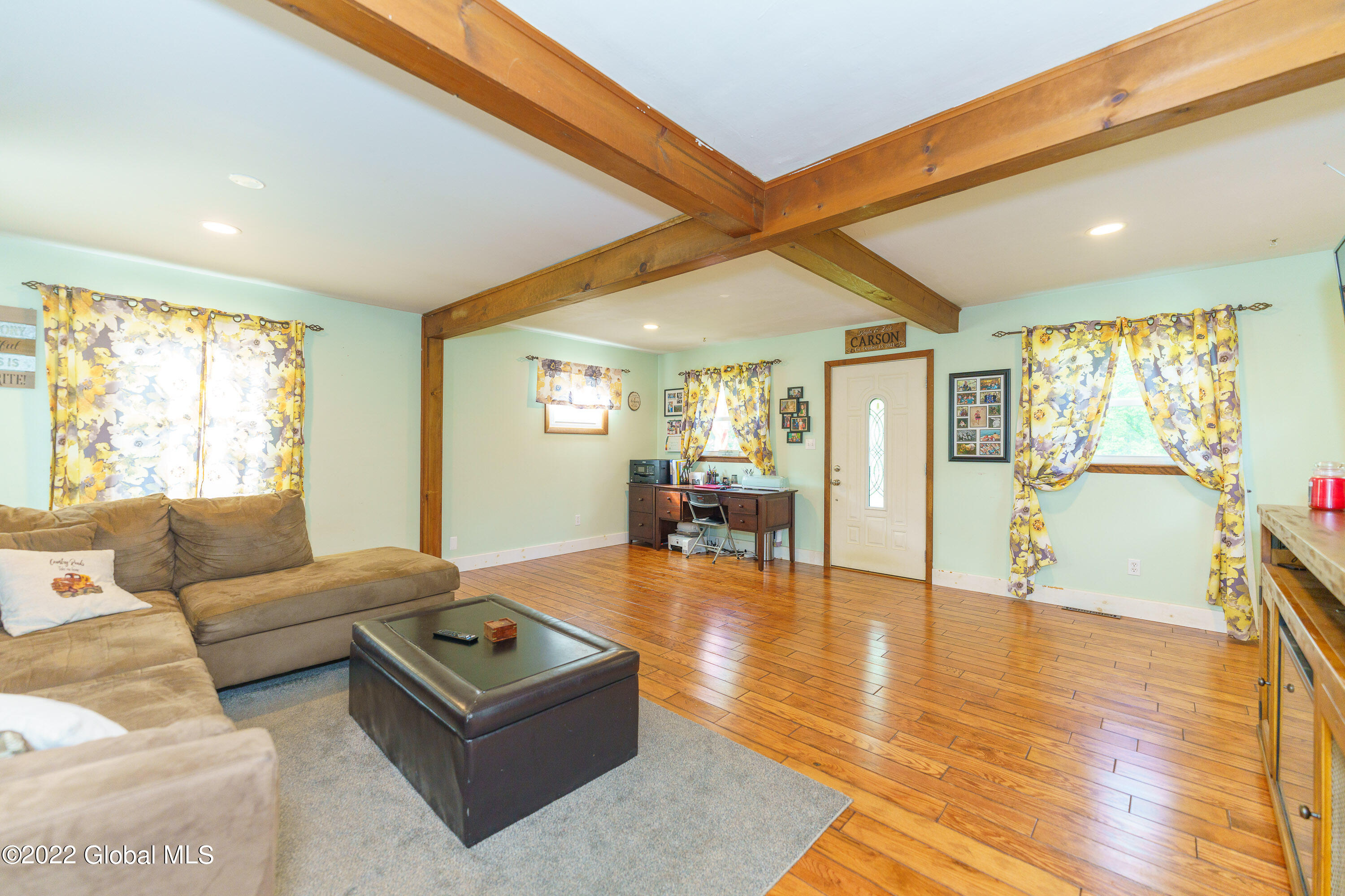 1022 Princetown Road Rotterdam, NY 12306 - Photo 5 of 32 1 Livingroom 3