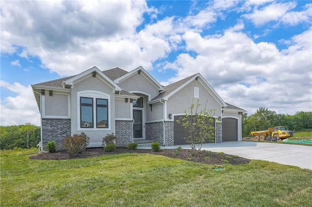 $708,640 | 8212 Northwest 89th Terrace, Kansas City, MO 64153