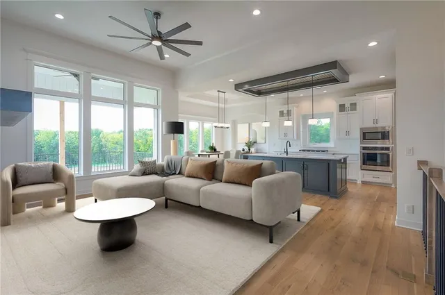 $708,640 | 8212 Northwest 89th Terrace, Kansas City, MO 64153