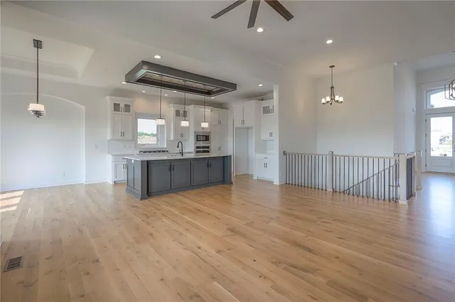 $708,640 | 8212 Northwest 89th Terrace, Kansas City, MO 64153