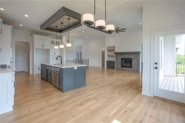 $708,640 | 8212 Northwest 89th Terrace, Kansas City, MO 64153