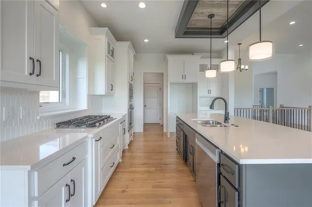 $708,640 | 8212 Northwest 89th Terrace, Kansas City, MO 64153