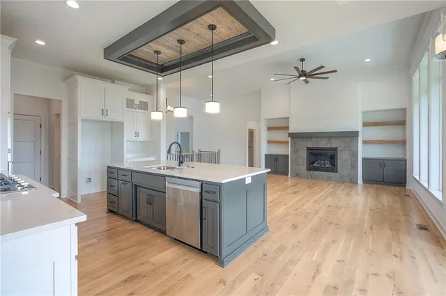 $708,640 | 8212 Northwest 89th Terrace, Kansas City, MO 64153