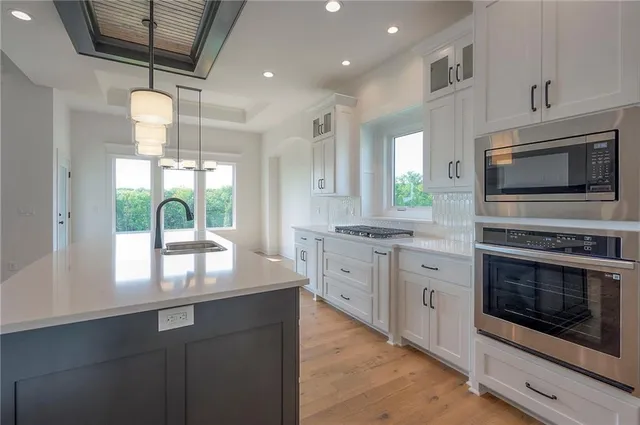 $708,640 | 8212 Northwest 89th Terrace, Kansas City, MO 64153