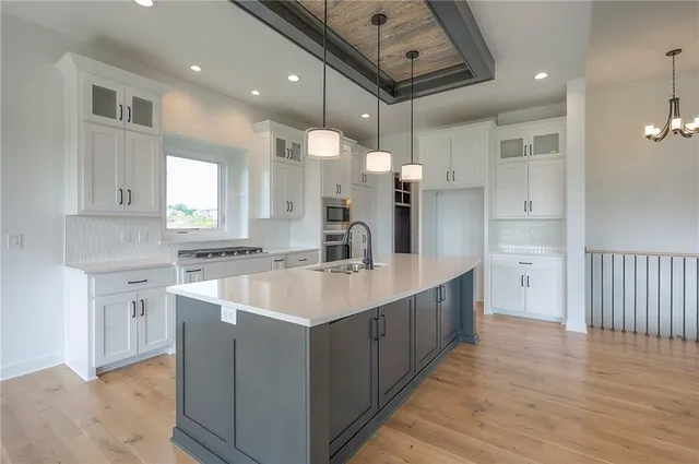 $708,640 | 8212 Northwest 89th Terrace, Kansas City, MO 64153