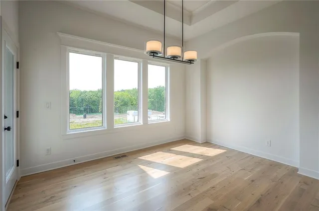 $708,640 | 8212 Northwest 89th Terrace, Kansas City, MO 64153