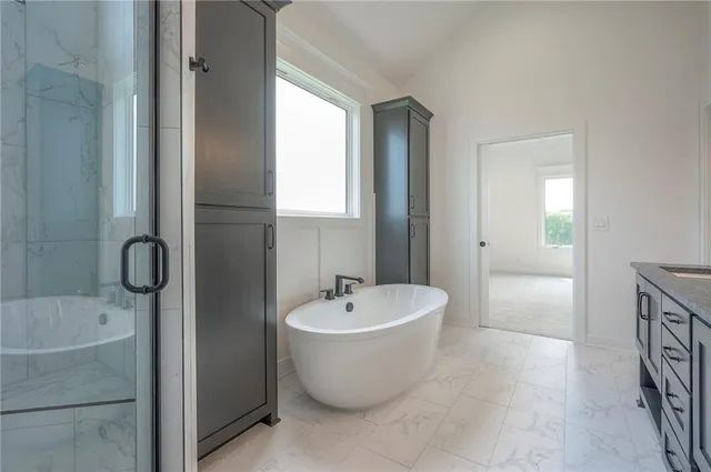 $708,640 | 8212 Northwest 89th Terrace, Kansas City, MO 64153