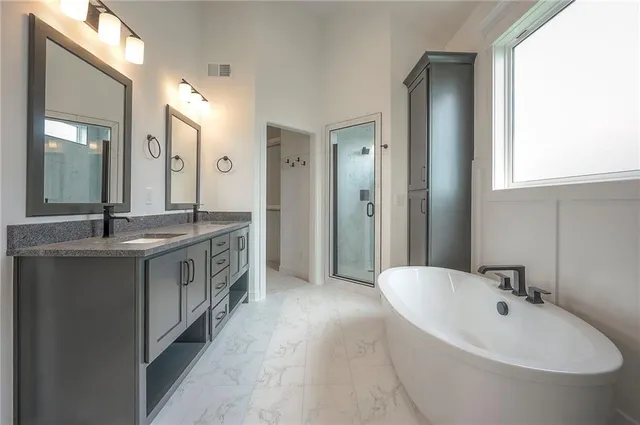 $708,640 | 8212 Northwest 89th Terrace, Kansas City, MO 64153