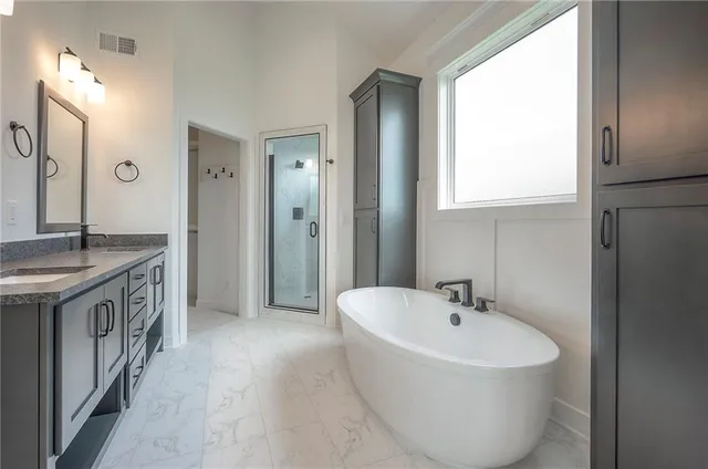 $708,640 | 8212 Northwest 89th Terrace, Kansas City, MO 64153