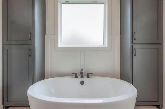 $708,640 | 8212 Northwest 89th Terrace, Kansas City, MO 64153