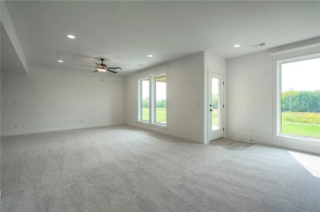 $708,640 | 8212 Northwest 89th Terrace, Kansas City, MO 64153