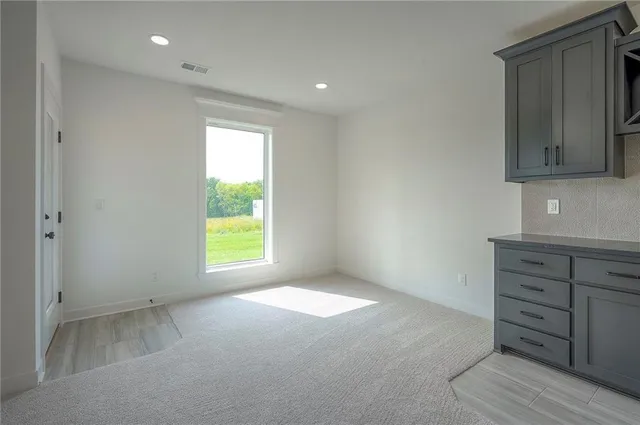 $708,640 | 8212 Northwest 89th Terrace, Kansas City, MO 64153