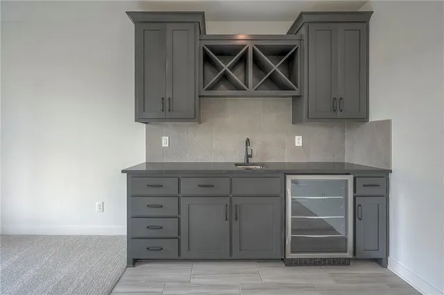 $708,640 | 8212 Northwest 89th Terrace, Kansas City, MO 64153