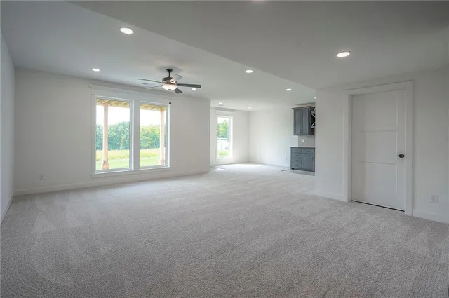 $708,640 | 8212 Northwest 89th Terrace, Kansas City, MO 64153