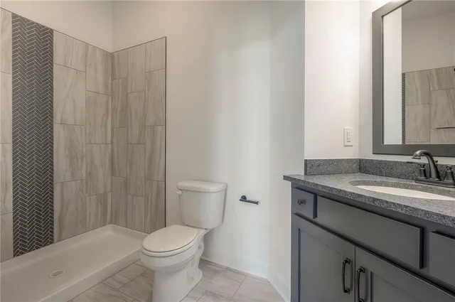 $708,640 | 8212 Northwest 89th Terrace, Kansas City, MO 64153