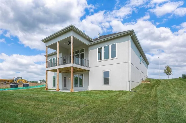 $708,640 | 8212 Northwest 89th Terrace, Kansas City, MO 64153