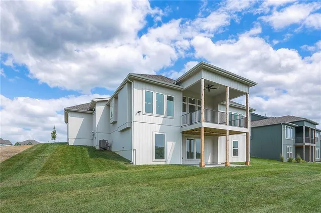 $708,640 | 8212 Northwest 89th Terrace, Kansas City, MO 64153