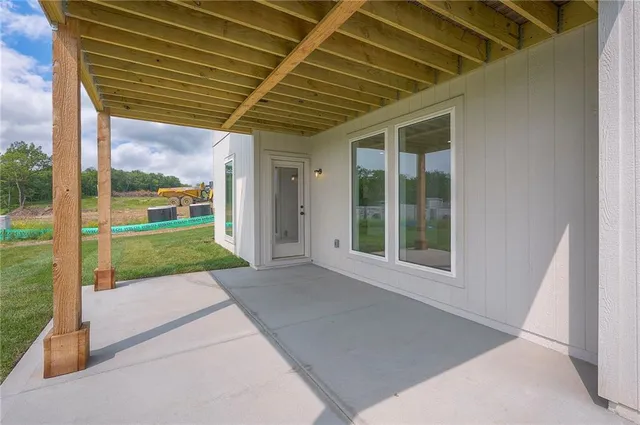 $708,640 | 8212 Northwest 89th Terrace, Kansas City, MO 64153