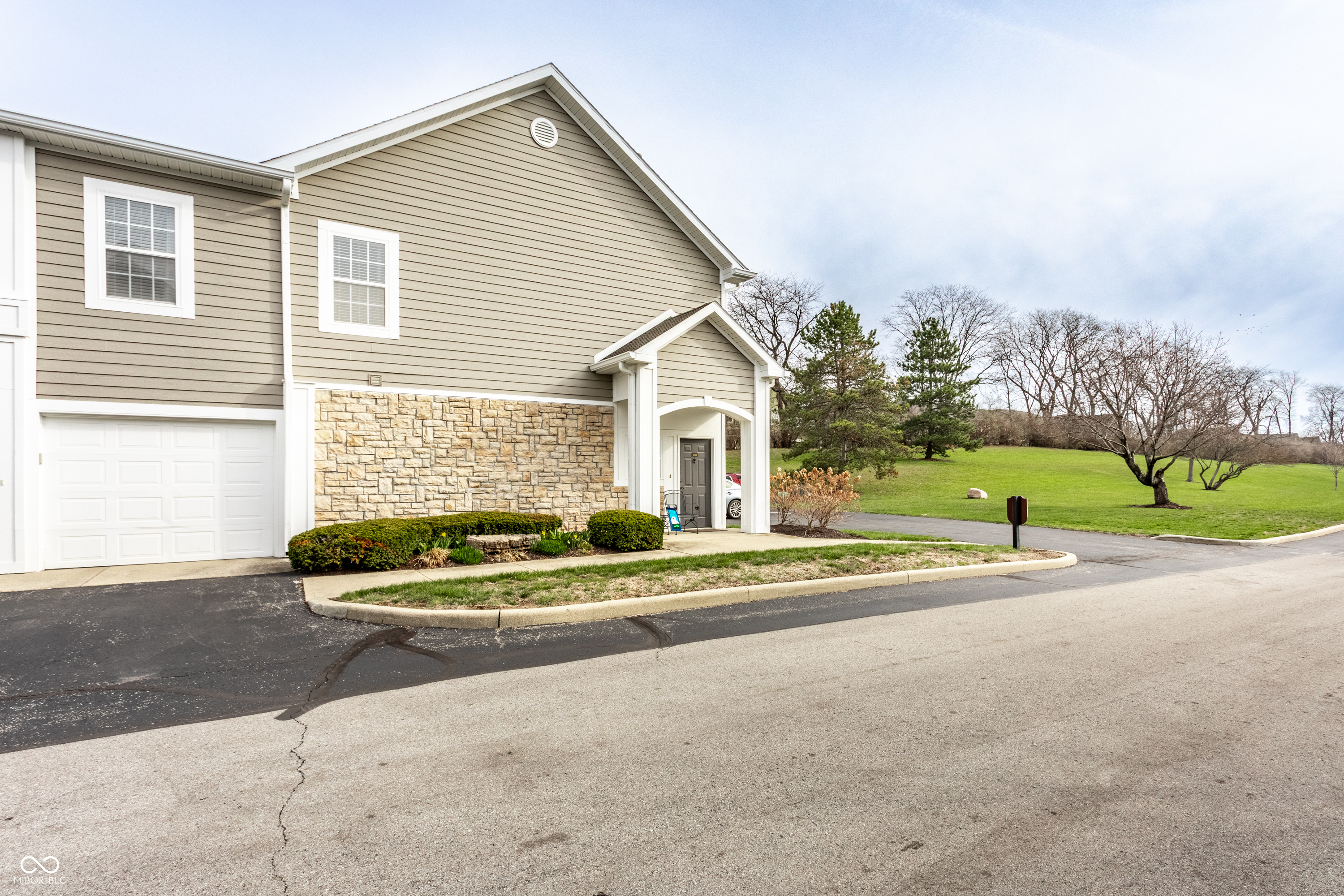 1344 Shadow Ridge Road Indianapolis, IN 46280 - Photo 1 of 28 Gallery Image 1