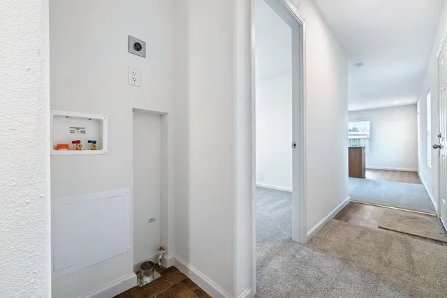 a view of entryway front of a building