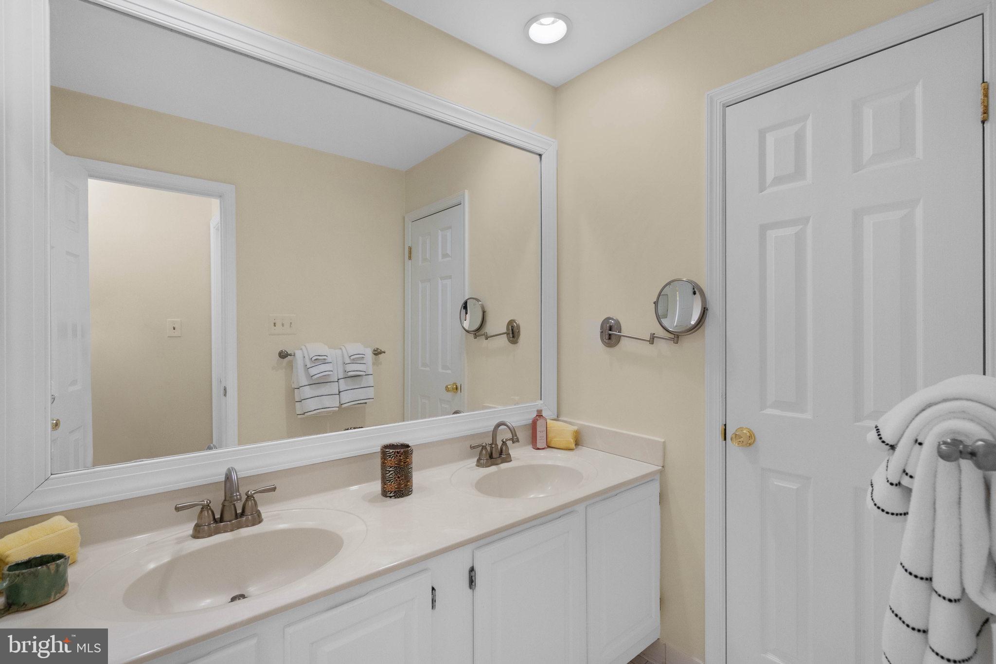 2314 Pondside Terrace Silver Spring, MD 20906 - Photo 26 of 43 Upper hall full bathroom 2