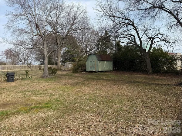 a view of a yard with a tree