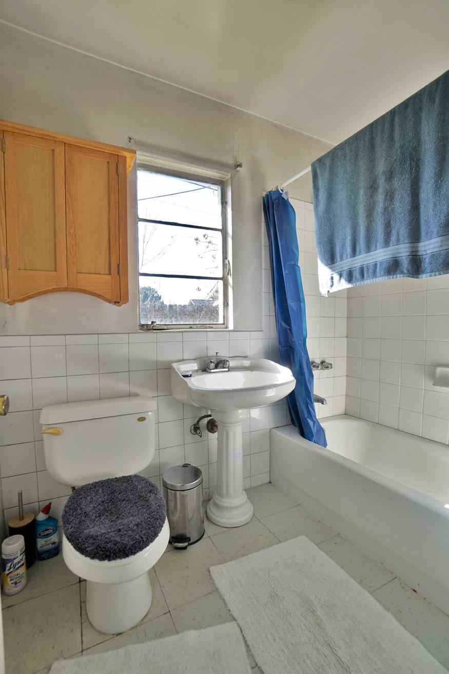 605 East Myrtle Street Hanford, CA 93230 - Photo 17 of 17 a bathroom with a toilet a sink and a bathtub