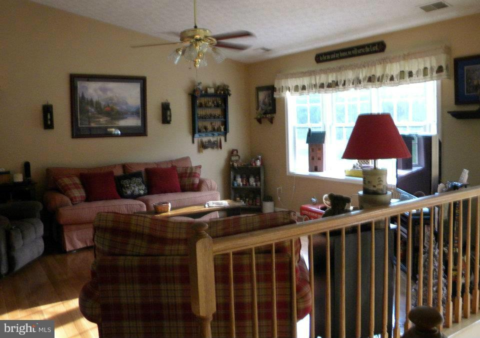 307 Ebenezer Church Road Winchester, VA 22603 - Photo 5 of 29 Living Room