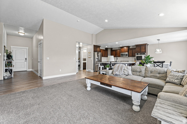 712 East Sunset View Road Grantsville, UT 84029 - Photo 11 of 44 Room for entertaining and large gathering