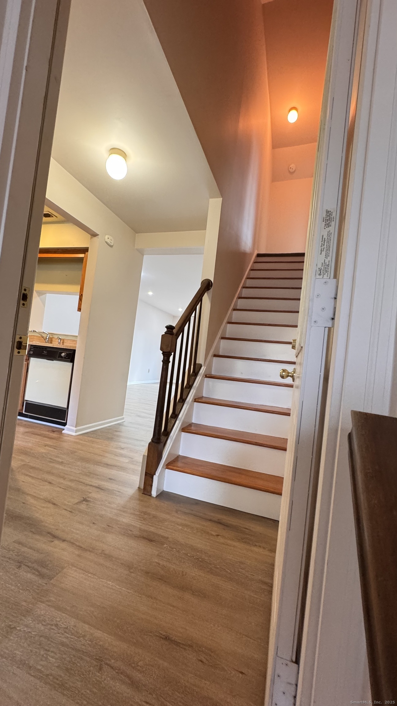 25 Janet Circle, Unit F Bridgeport, CT 06606 - Photo 17 of 22 a view of entryway