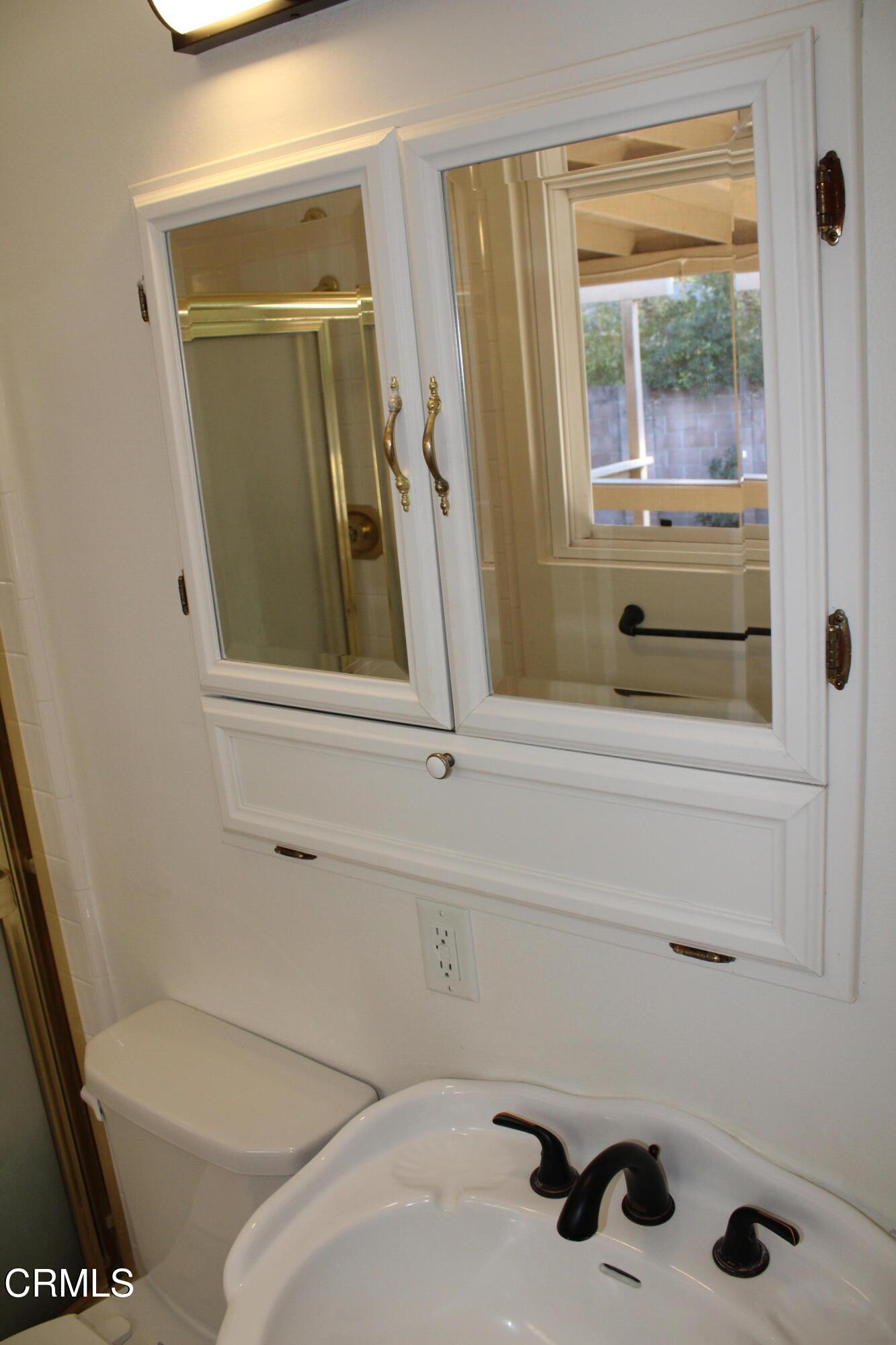 866 Cambon Circle Ojai, CA 93023 - Photo 17 of 27 a bathroom with a tub and a window