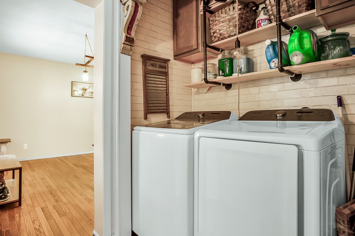148 Thomas Road Livingston, TN 38570 - Photo 24 of 38 a utility room with dryer and washer