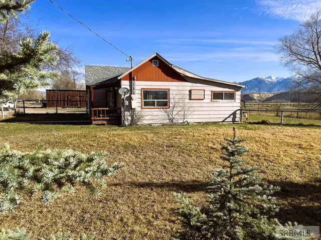 $290,000 | 113 Highway 93, Salmon, ID 83467