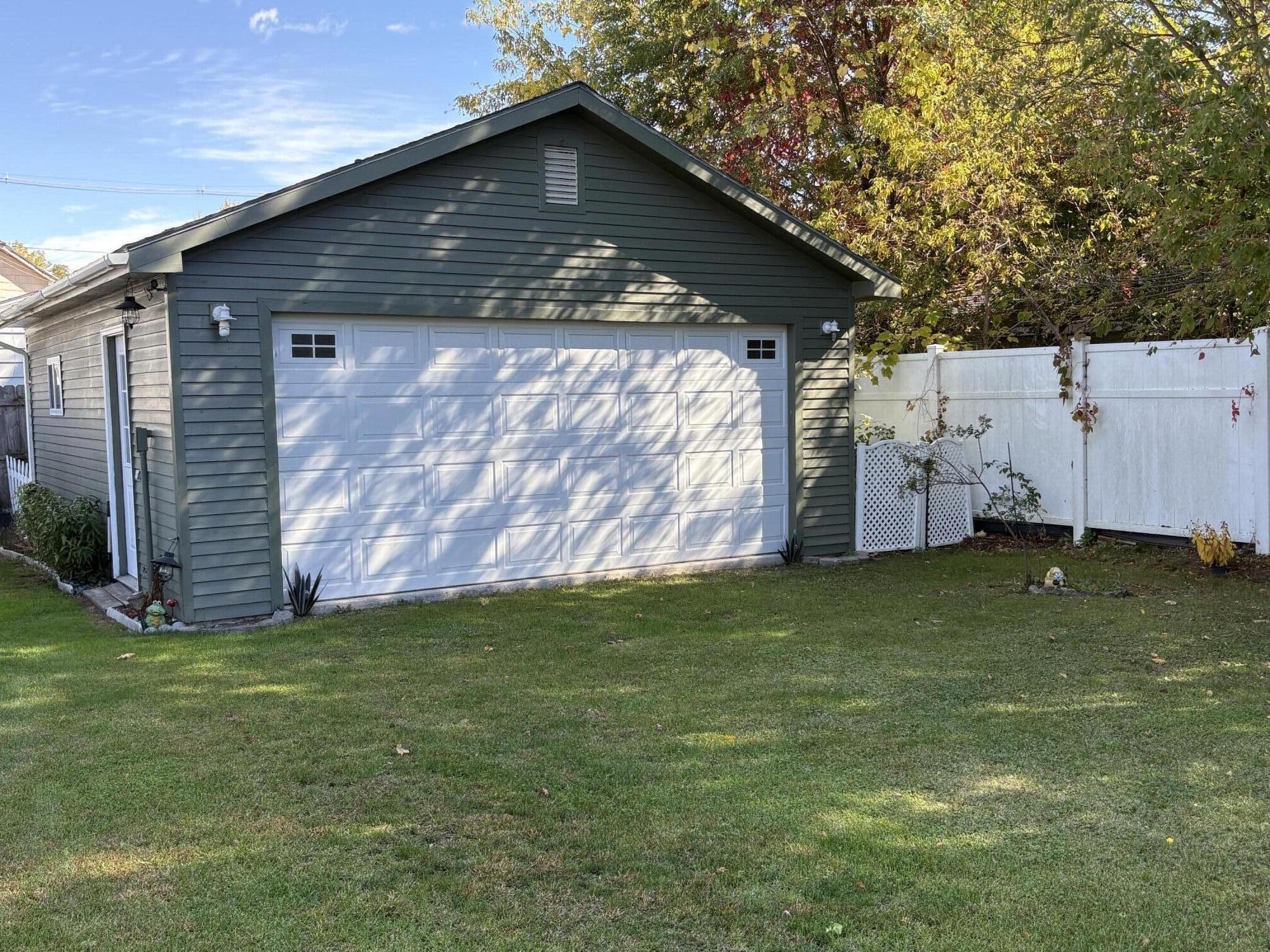 39 Standish Street Plattsburgh, NY 12901 - Photo 3 of 12 IMG_6793