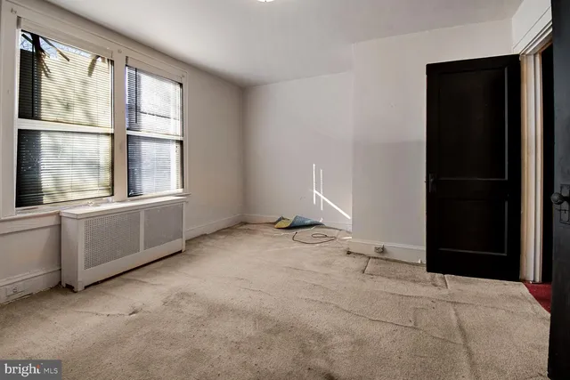 a view of empty room with window