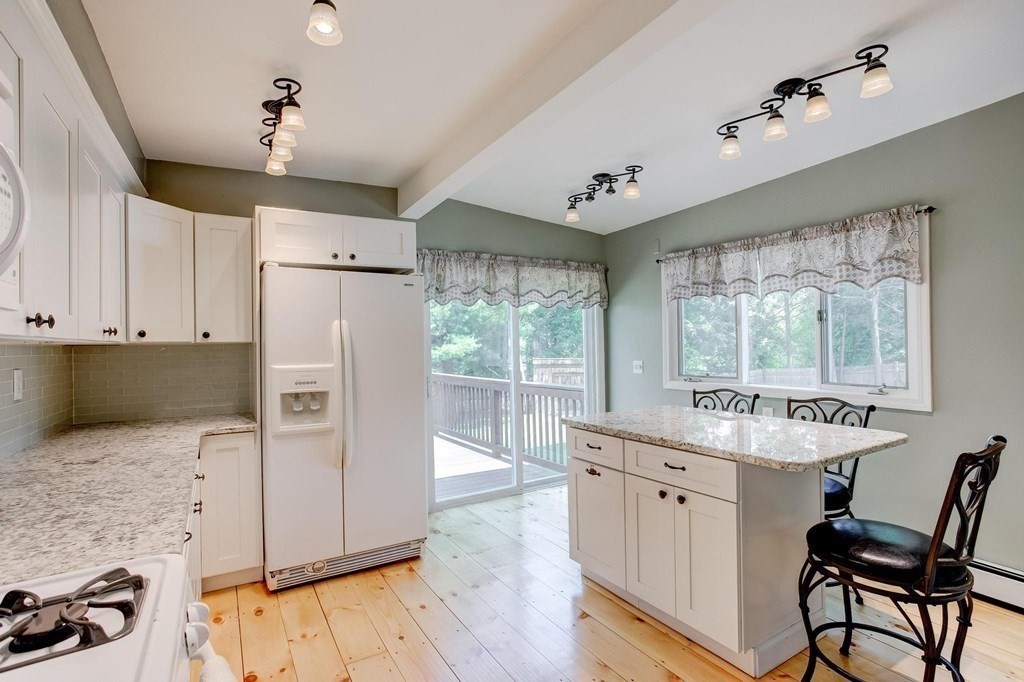 61-63 Dunstable Road North Chelmsford, MA 01863 - Photo 13 of 37