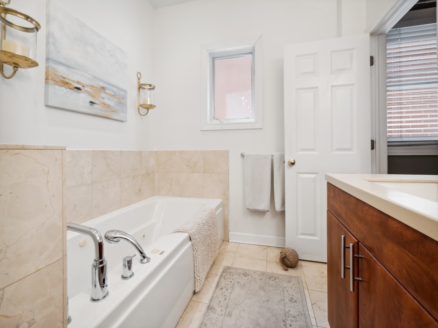 1827 West Addison Street, Unit 2 Chicago, IL 60613 - Photo 13 of 18 a bathroom with a tub sink and mirror