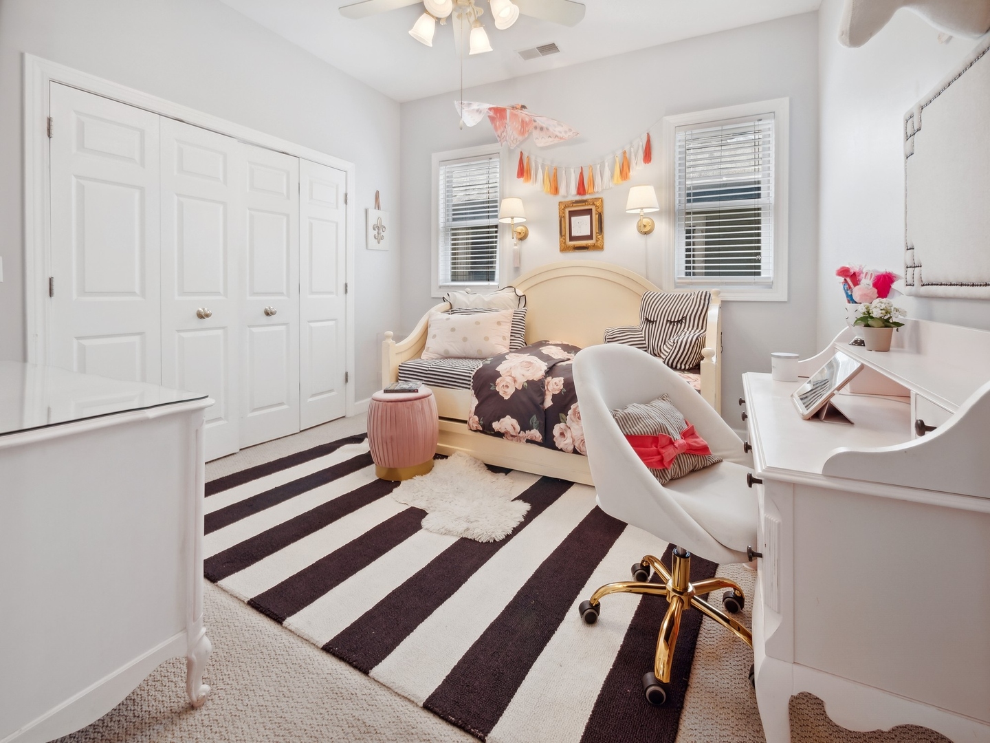 1827 West Addison Street, Unit 2 Chicago, IL 60613 - Photo 14 of 18 a bedroom with furniture and a window