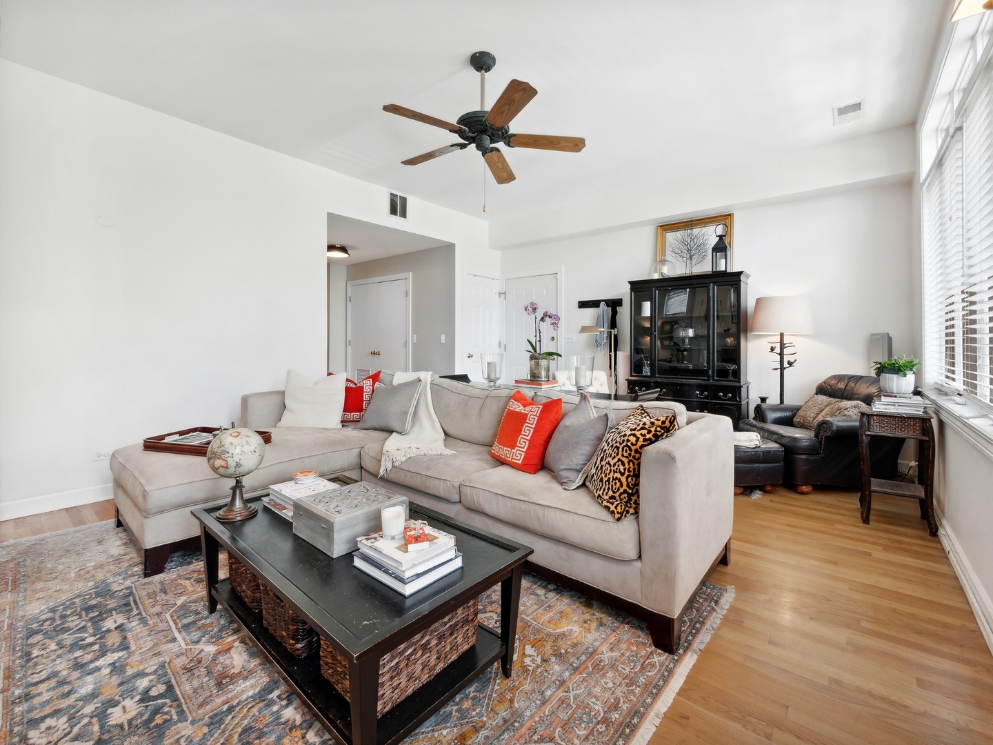1827 West Addison Street, Unit 2 Chicago, IL 60613 - Photo 3 of 18 a living room with furniture