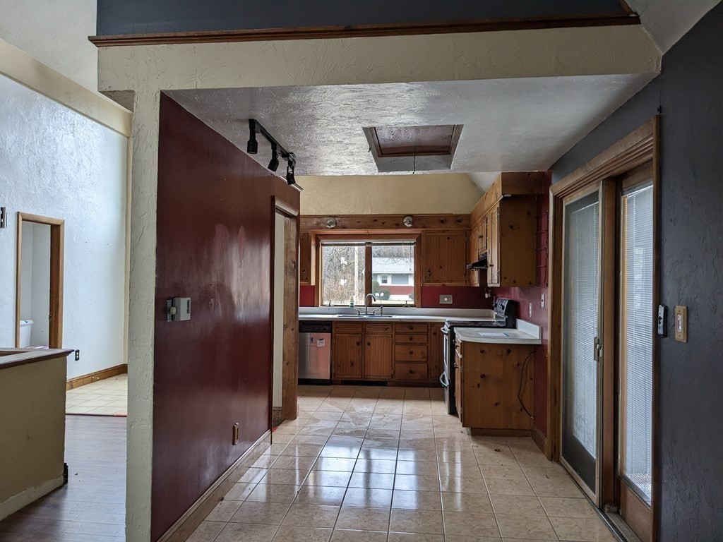 15 Tanner Road Webster, MA 01570 - Photo 4 of 12 a large kitchen with a stove and refrigerator