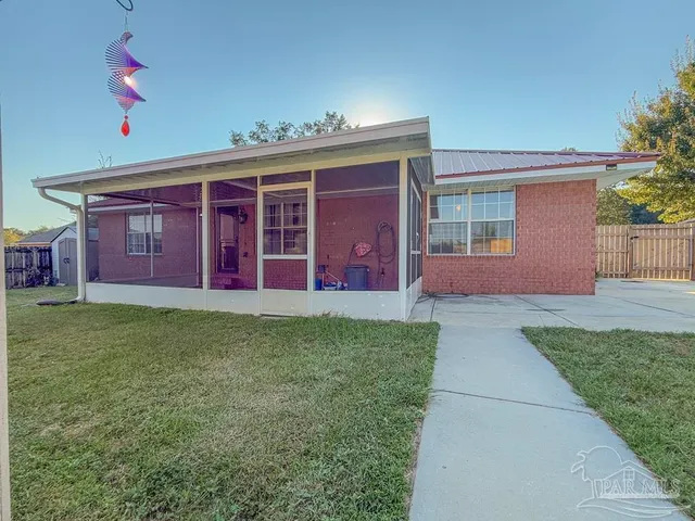 a front view of house with yard and garage