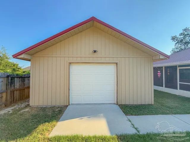 a view of a big room with closet and windows