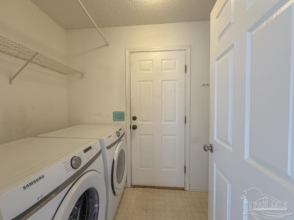 6902 Hanover Court Milton, FL 32570 - Photo 7 of 40