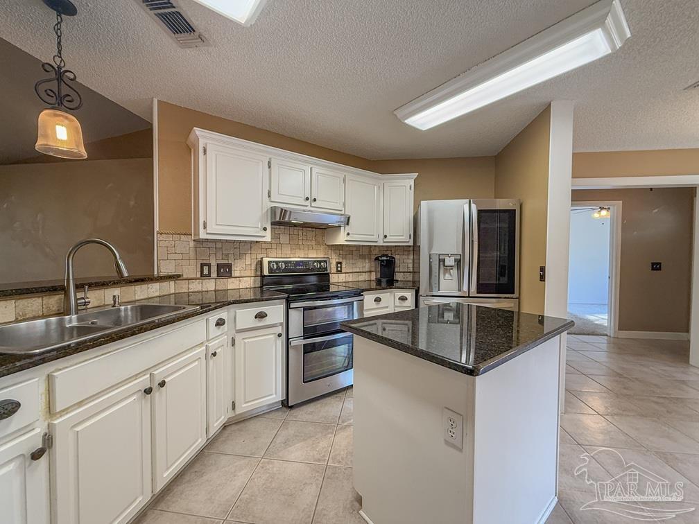 6902 Hanover Court Milton, FL 32570 - Photo 9 of 40