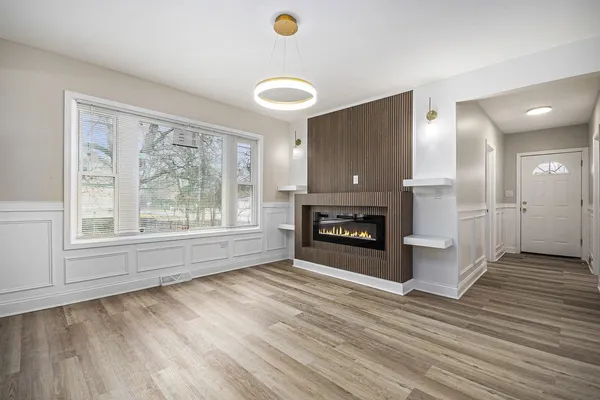$334,900 | 26 East 157th Street, South Holland, IL 60473