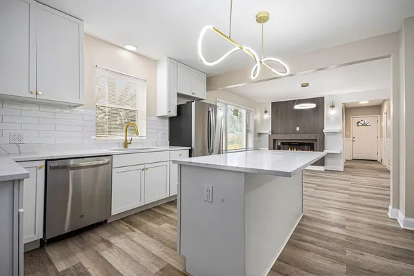 $334,900 | 26 East 157th Street, South Holland, IL 60473