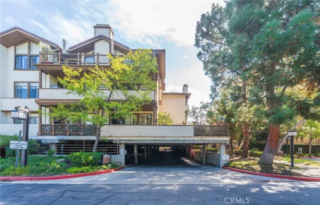 $735,000 | 2559 Plaza Del Amo, Unit 207, Torrance, CA 90503